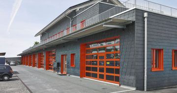 Passendes Sektionaltor mit Verglasung